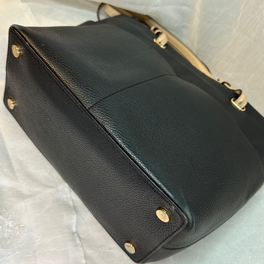 Michael Kors Bedford Black Pebbled Leather Tote with multiple exterior pockets - Picture 7 of 9